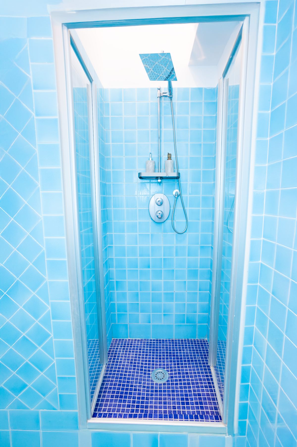 Dettagli del bagno della Suite Chiaia