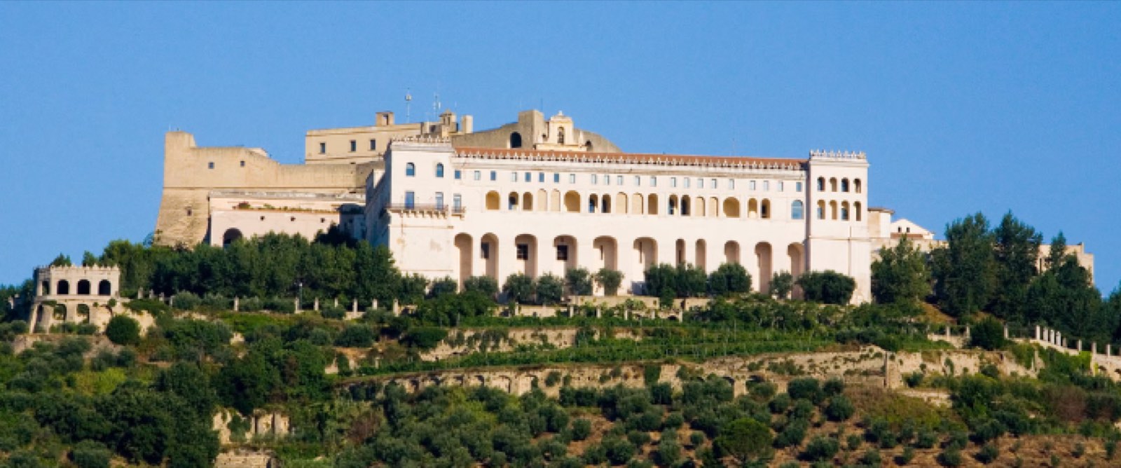 La fortezza panoramica sopra Napoli — Castel Sant'Elmo, fra i luoghi consigliati dal Follaky Secret Garden