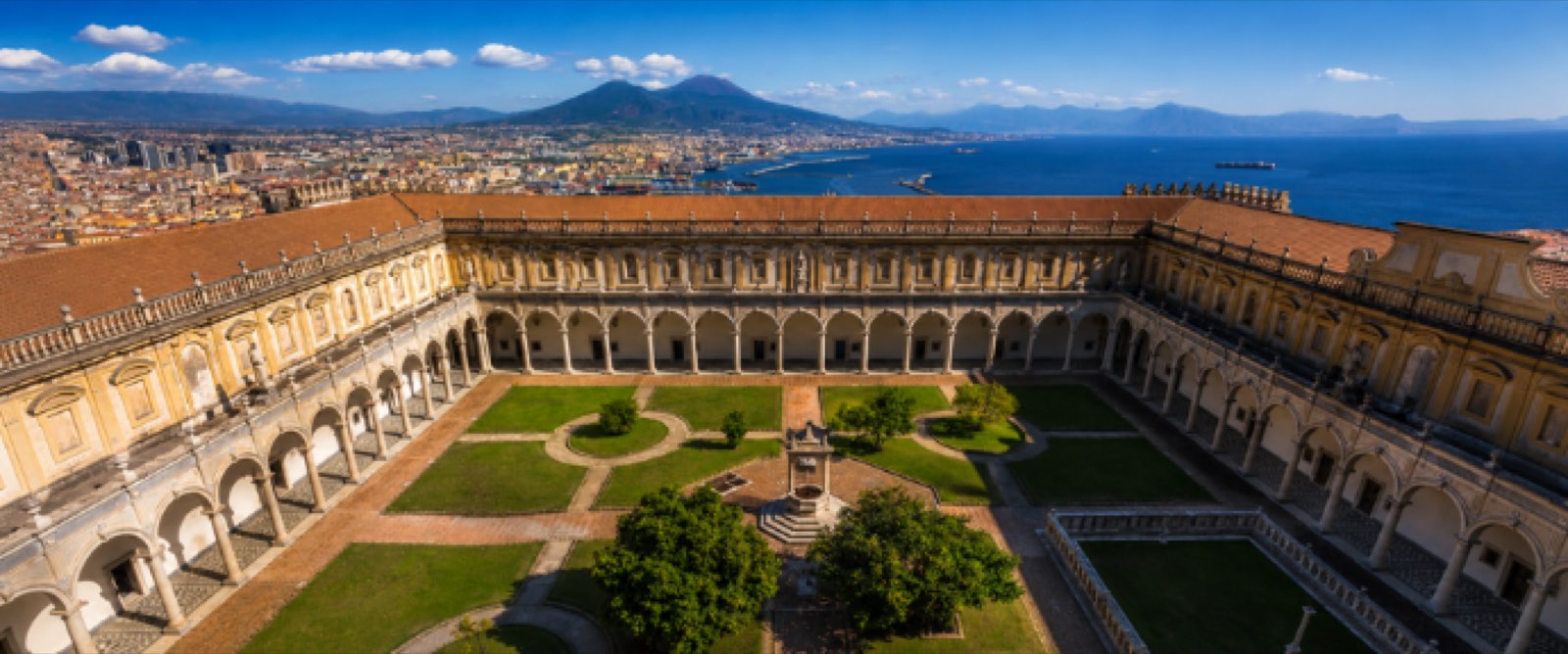Vomero a Napoli — Panorami, musei e una città più tranquilla