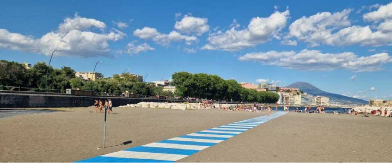 La spiaggia urbana sul Lungomare — Mappatella Beach, fra i luoghi consigliati dal Follaky Secret Garden