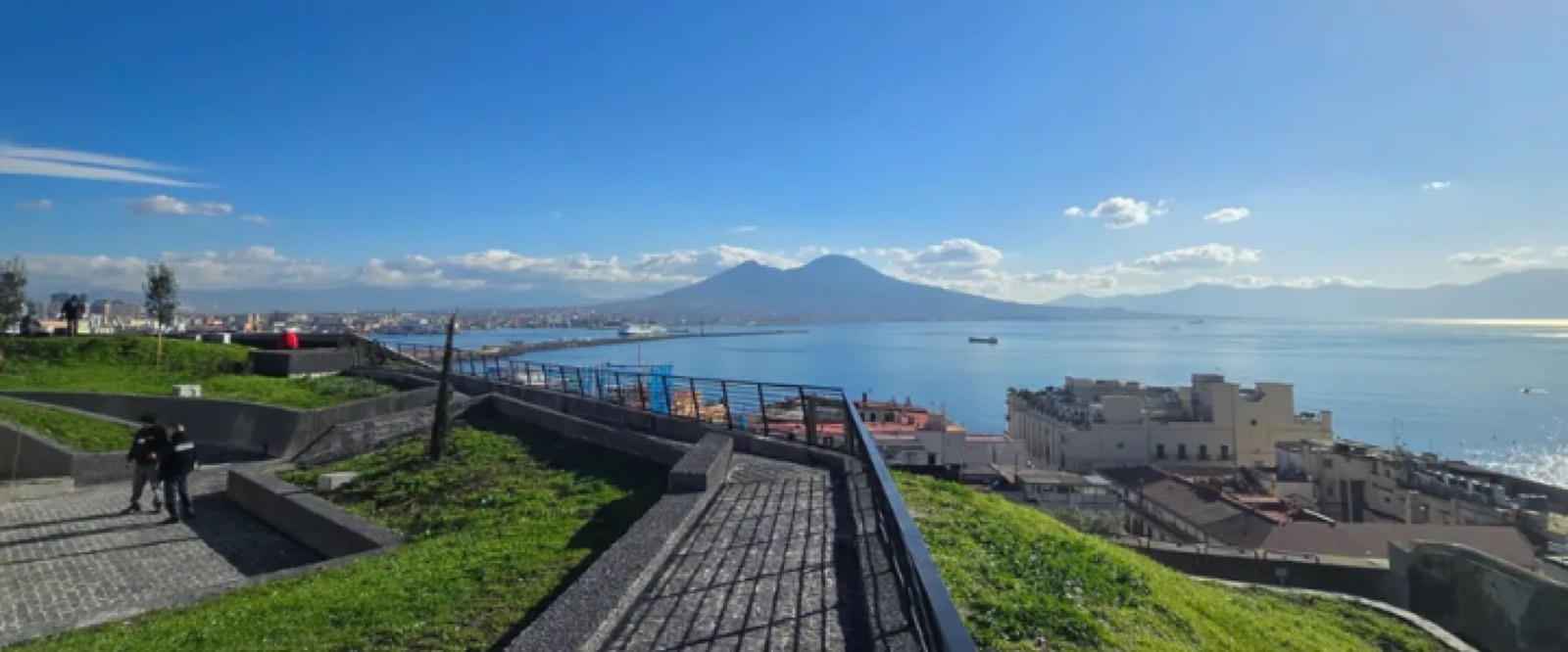 Il belvedere di Pizzofalcone sul Golfo — Monte Echia, fra i luoghi consigliati dal Follaky Secret Garden