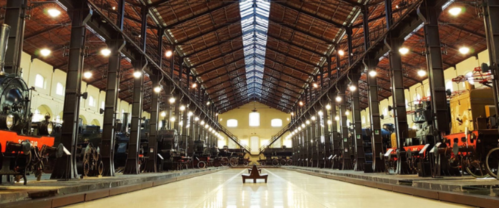 Treni storici sul mare tra Napoli e Portici — Museo di Pietrarsa, fra i luoghi consigliati dal Follaky Secret Garden