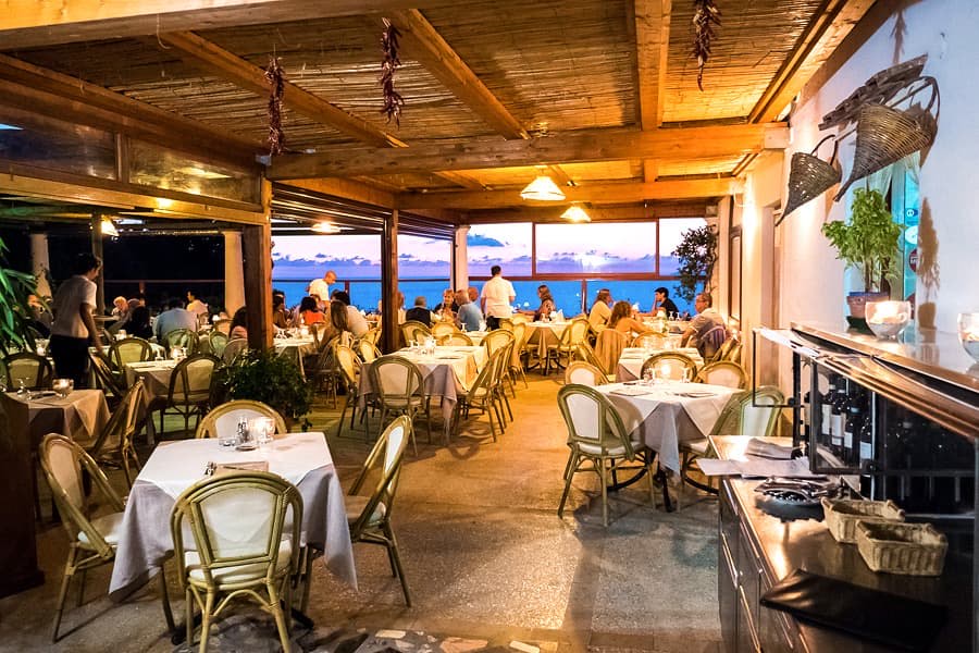 Capri flavours, with no performance — Da Gelsomina, at the Migliera, a stop on the Follaky itinerary in Naples