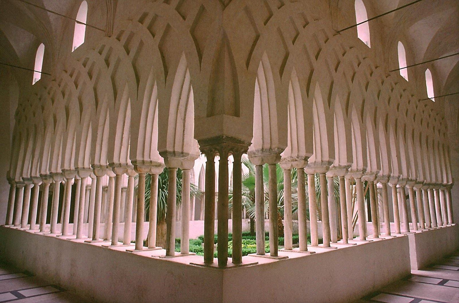 The elegance that lowers its voice — Cloister of Paradise, a stop on the Follaky itinerary in Naples