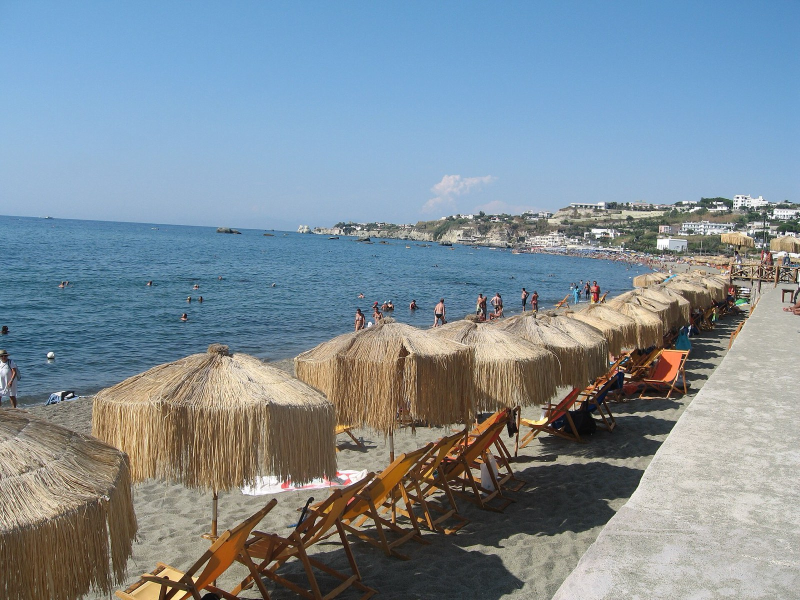 The water that comes out of the ground warm — Giardini Poseidon or Sorgeto, a stop on the Follaky itinerary in Naples
