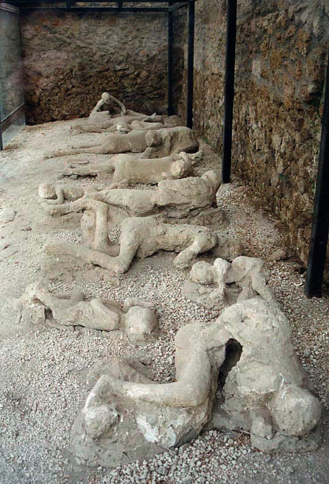 The instant time stopped — Garden of the Fugitives, a stop on the Follaky itinerary in Naples